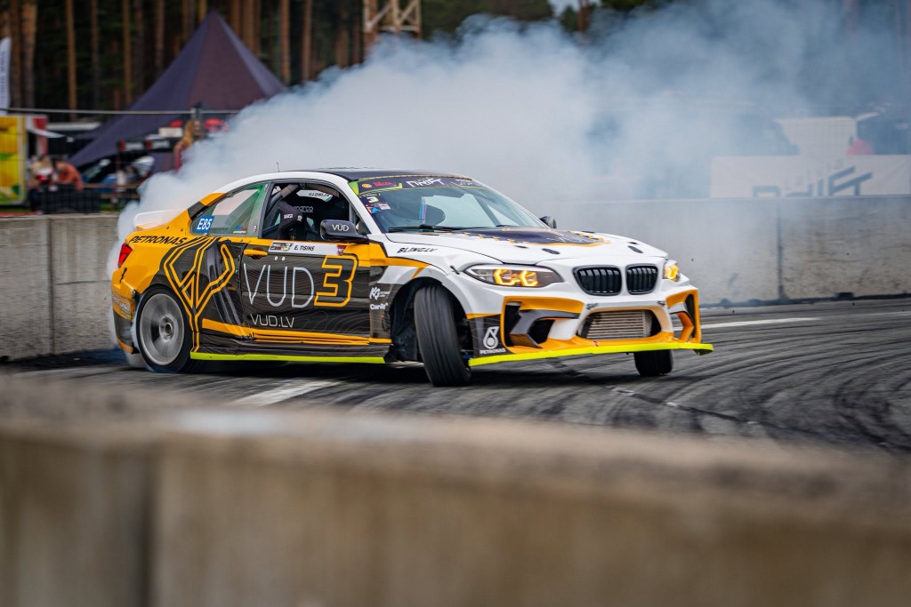 Bling Detailing auto aplīmēšana — drift auto